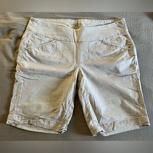 Light gray Jag Jeans women’s classic fit cotton blend pull-on shorts EUC 18W